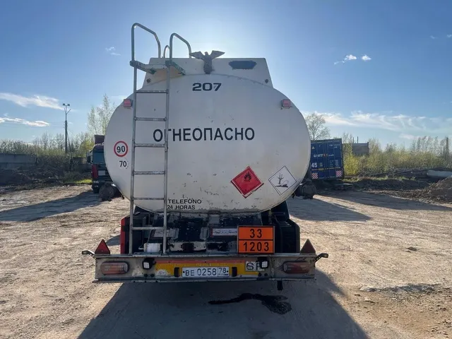 Автоцистерна на закате