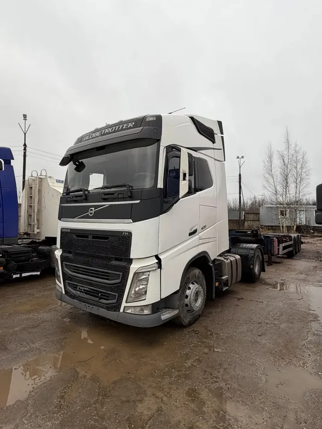 Кабина тягача Volvo, вид спереди